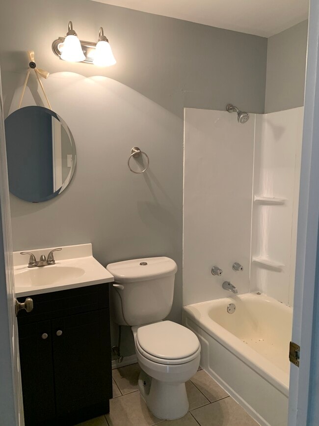 Hall Bath - 5608 Sky Hill Dr