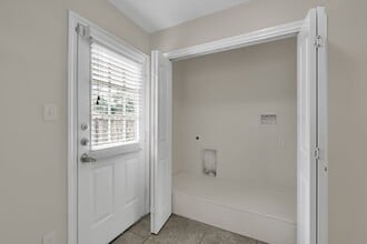 Building Photo - 170 S Bend Ct