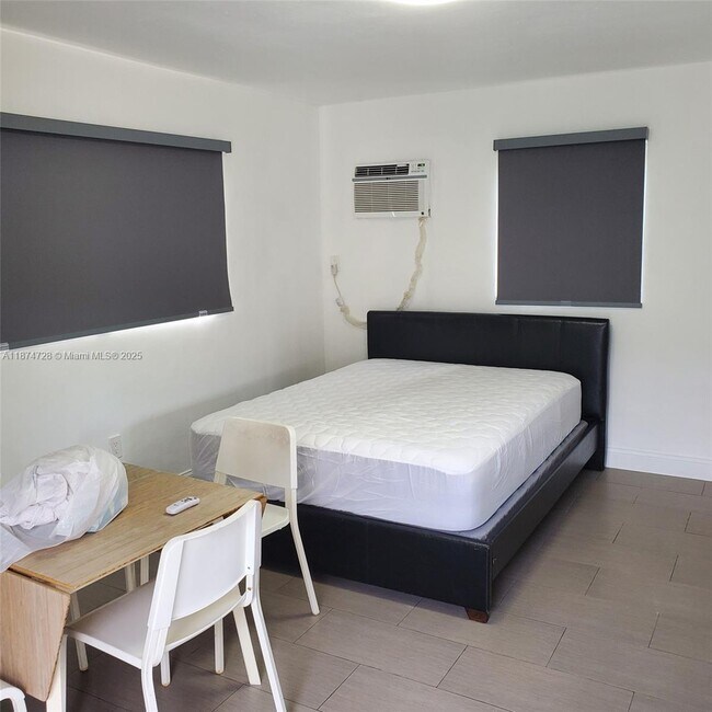 Foto del edificio - 326 NE 118th St