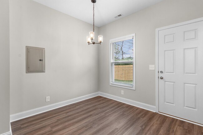 Foto del edificio - 202 Burch Rd