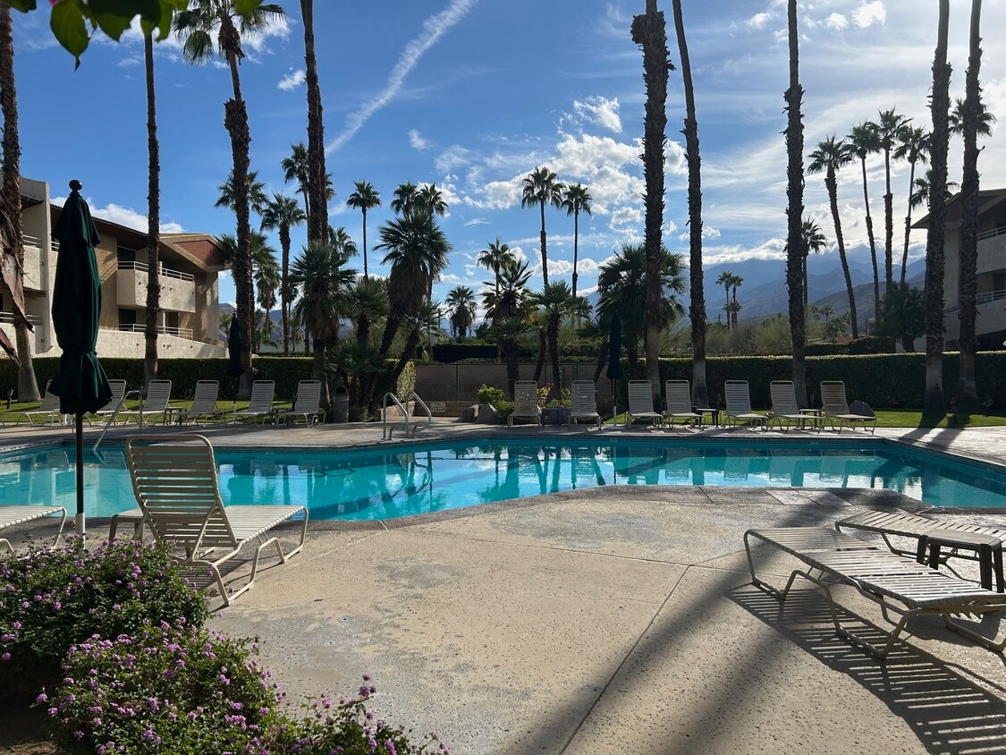 Foto del edificio - 437 S Calle El Segundo