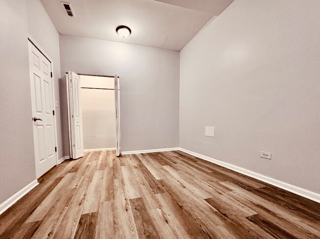 Foto del edificio - 2657 W North Ave