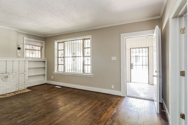 Building Photo - 304 52nd St