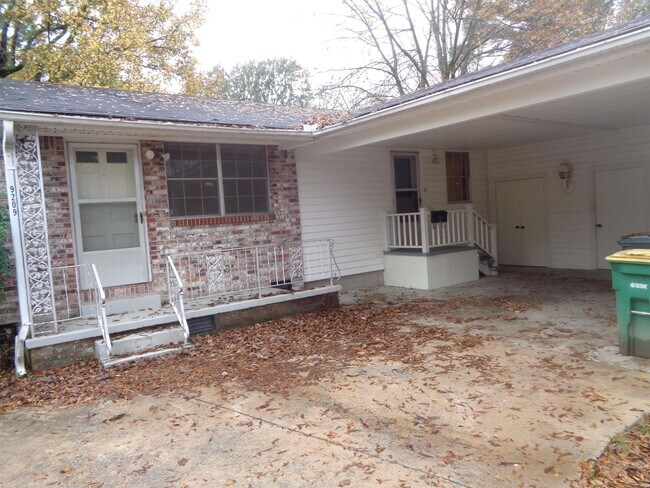 Foto del edificio - 9209 Clover Hl Rd