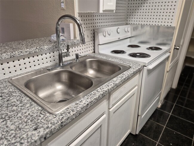 Building Photo - 10847 Braes Bend Dr