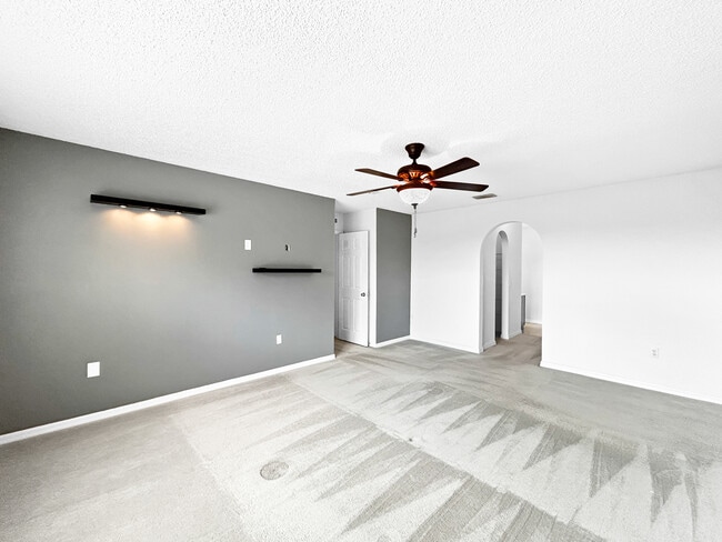 Building Photo - 1035 Ronlin St