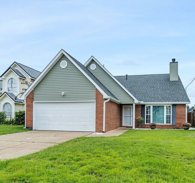 Building Photo - 4 Bedroom in Mary Esther!!