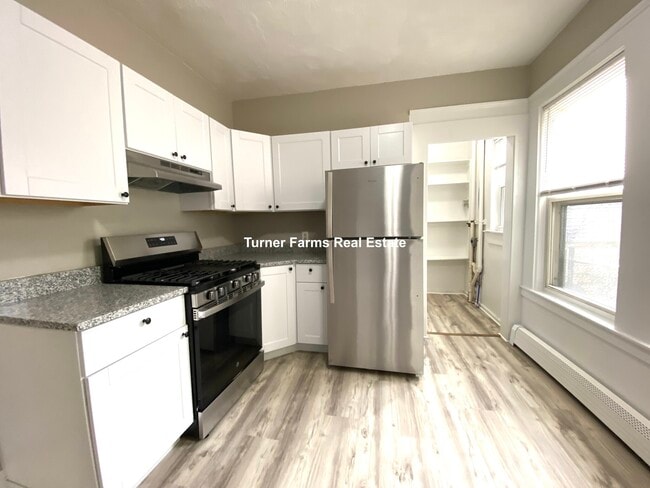 Building Photo - 6 Bowdoin Park