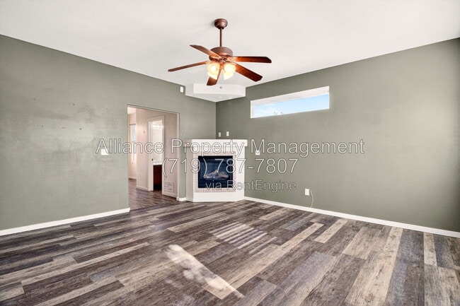 Building Photo - 4998 Dovetail Ln