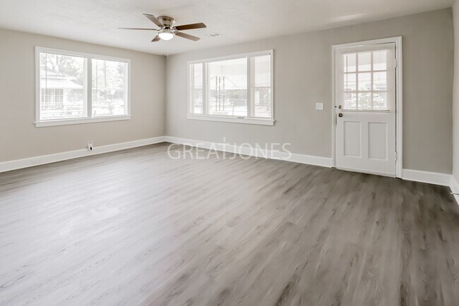 Building Photo - SIGN LEASE BY 2/28 AND GET $250 OFF FIRST ...