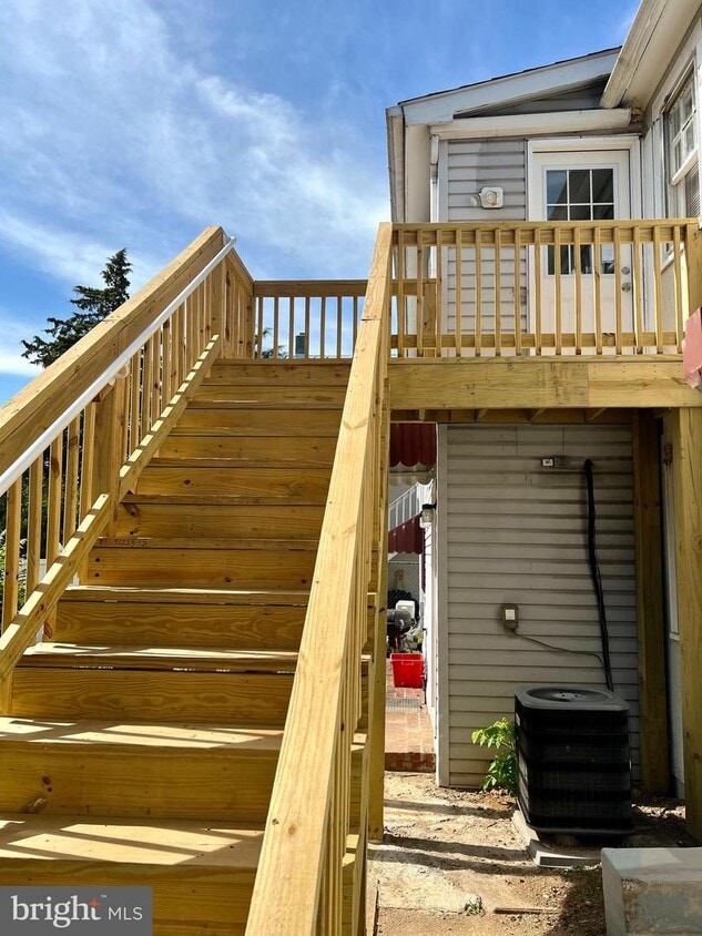 326 E Liberty St Unit 4, Charles Town, WV 25414 Room for Rent in