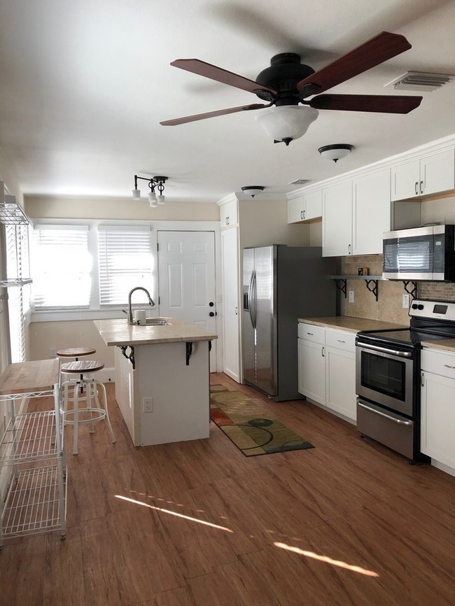 Building Photo - 620 15th St N