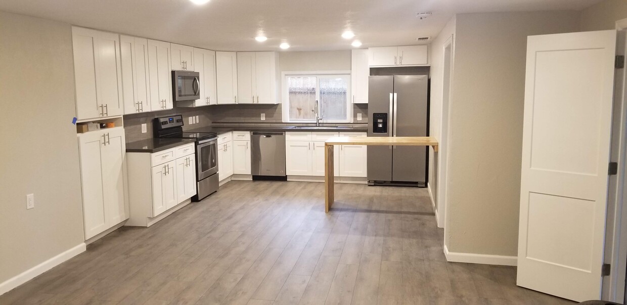Primary Photo - 2285 W. 55th Ave