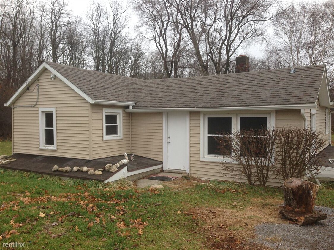 2 br, 1 bath House 6623 S Meridian Rd House Rental in Jackson, MI