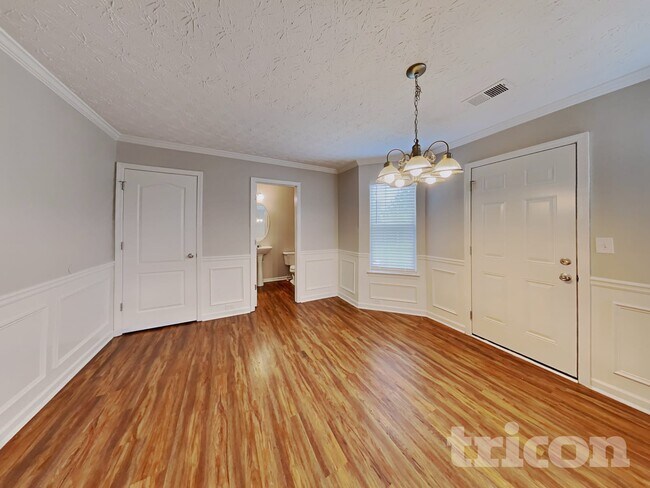 Building Photo - 25 Heaton Dr