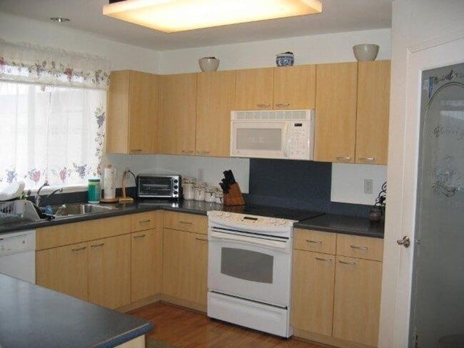 Building Photo - Wonderful 3 BD / 2.5 BA Home in Waipahu!!!