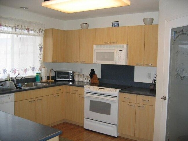 Foto del edificio - Wonderful 3 BD / 2.5 BA Home in Waipahu!!!