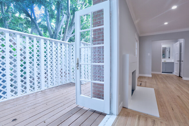 Spacious Private Patio - 1249 N Crescent Heights Blvd