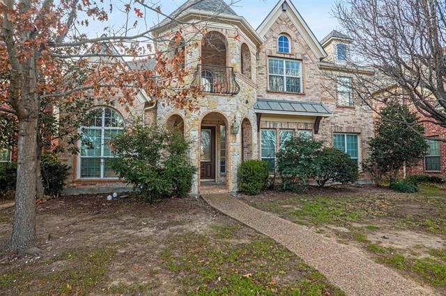 Building Photo - 1702 Tulare Dr