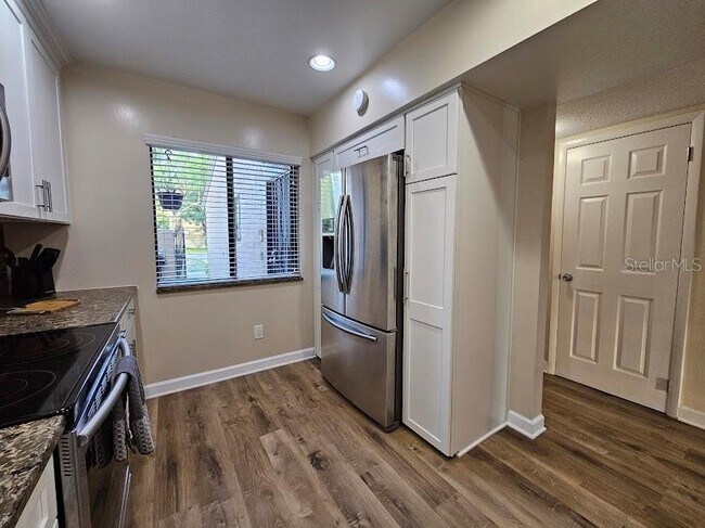 Foto del edificio - 6248 Peregrine Ct