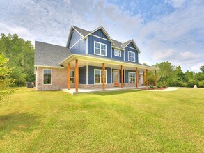 Building Photo - 440 Houser Dr