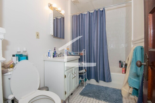 Foto del edificio - Desirable BU Location. Walk to School. Spa...