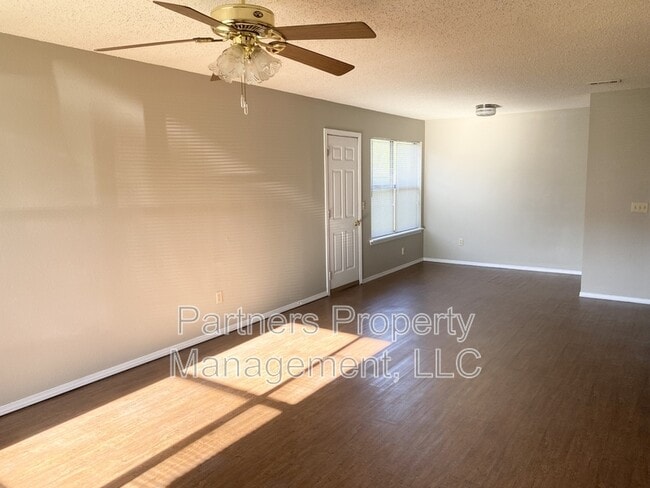 Foto del edificio - 1645 N Dawn Dr