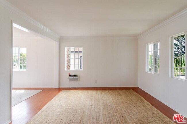 Foto del edificio - 1708 S Crescent Heights Blvd