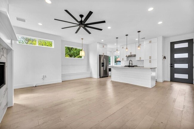 Foto del edificio - 2405 E 11th St