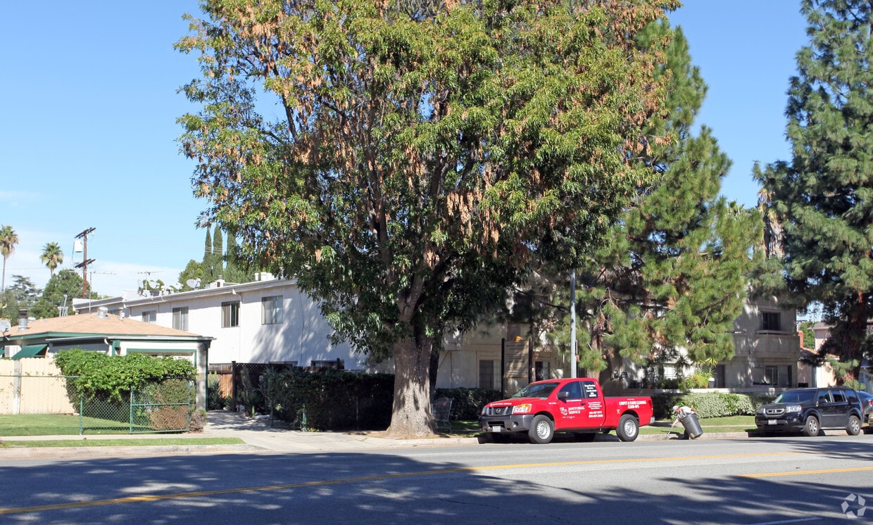 Primary Photo - 17331 Chatsworth St