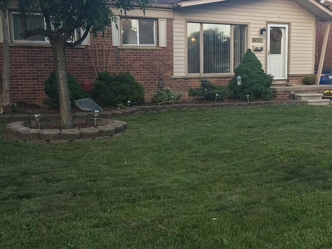 Building Photo - 972 Cardwell St