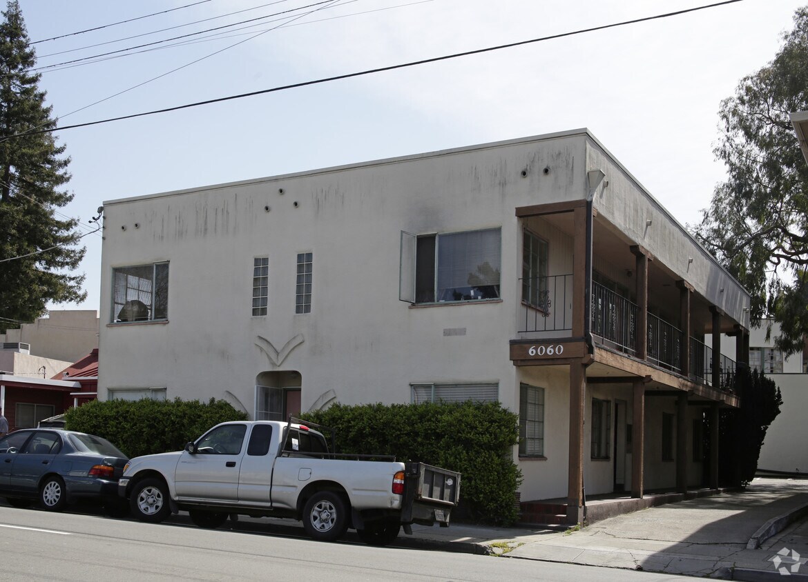 Primary Photo - 6060 Claremont Ave