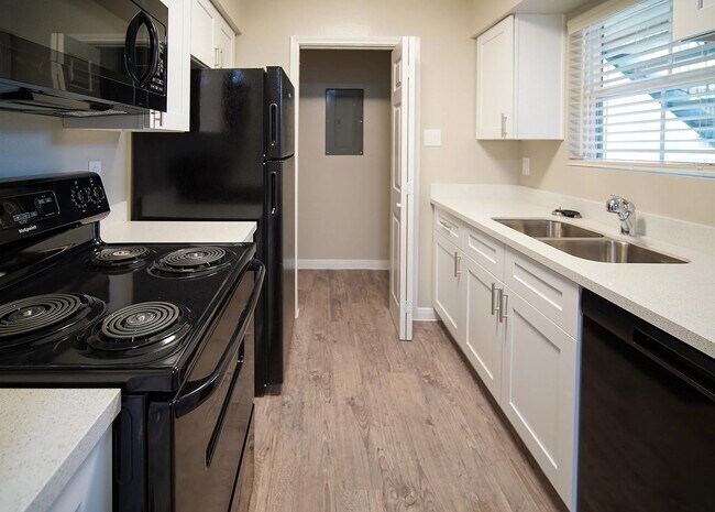 Foto del edificio - 8455 Will Clayton Pkwy