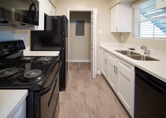 Foto del edificio - 8455 Will Clayton Pkwy