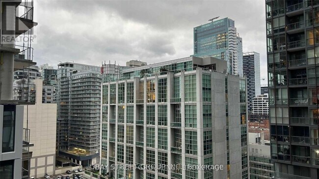 Building Photo - 115-1115 Blue Jays Way
