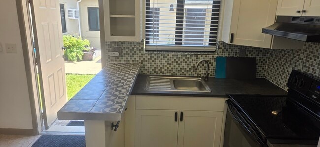 Photo - 619 NE 7th St Apartments