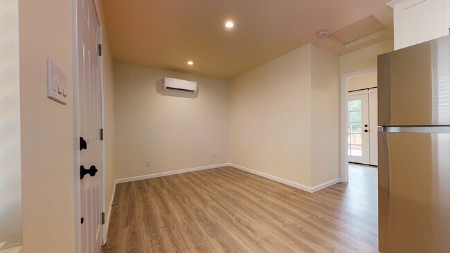 Building Photo - 157 Wapello St