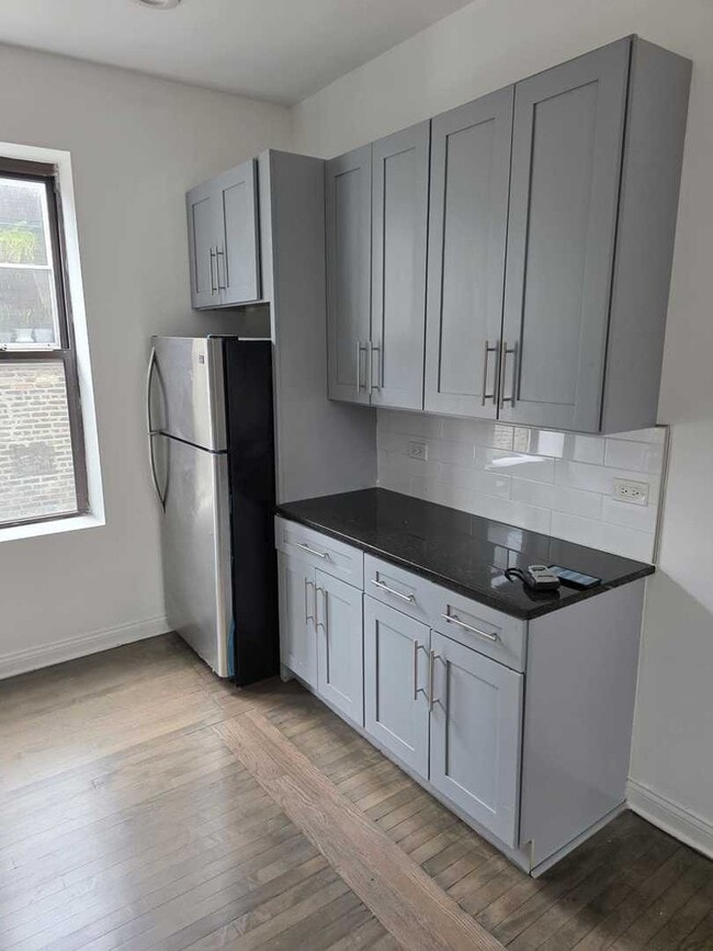 Foto del edificio - 2611 S Troy St