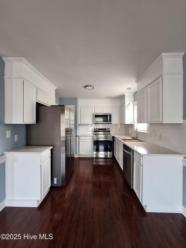 Building Photo - 904 Penncross Dr