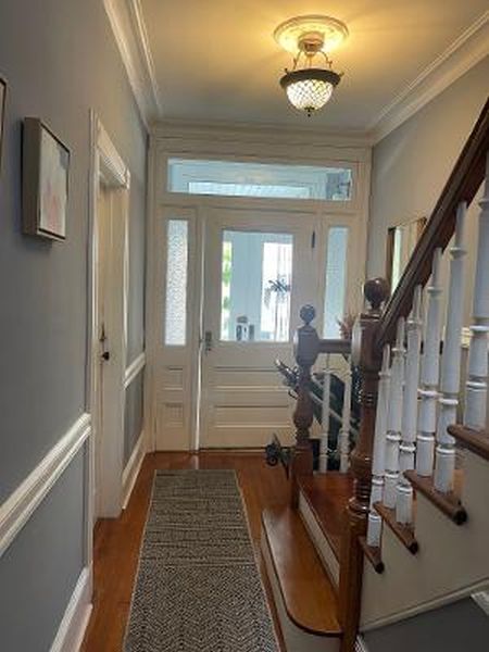 Entry Hallway - 33 48th St