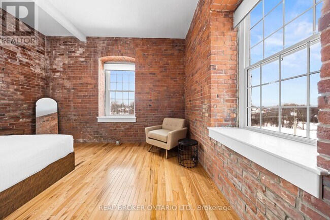 Photo du bâtiment - 150 Mill St