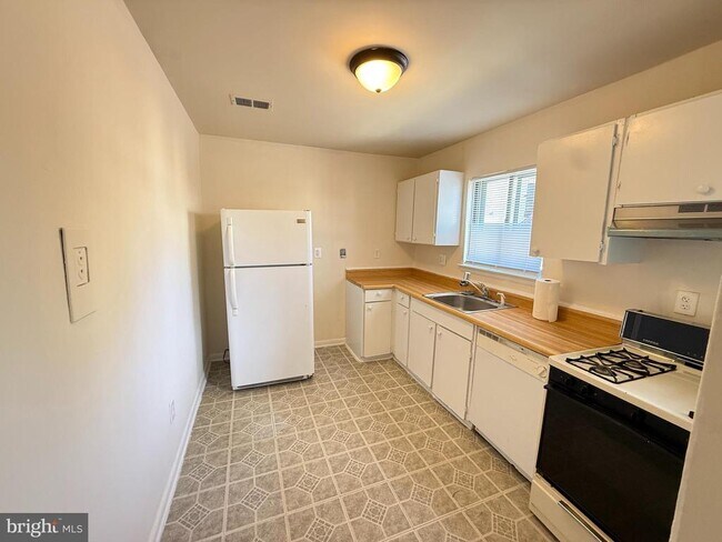 Foto del edificio - 8415 Benecia Ct