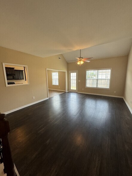 Foto del edificio - 3344 Cornerstone Dr