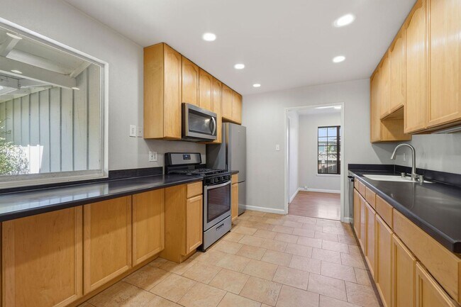 Foto del edificio - Beautiful Spacious 3-bedroom 1.5-Bath Home in Concord!