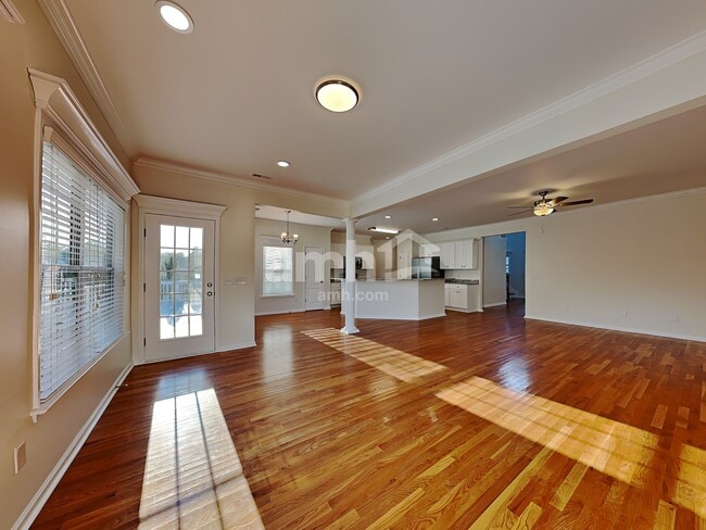 Building Photo - 110 Mercer Dr