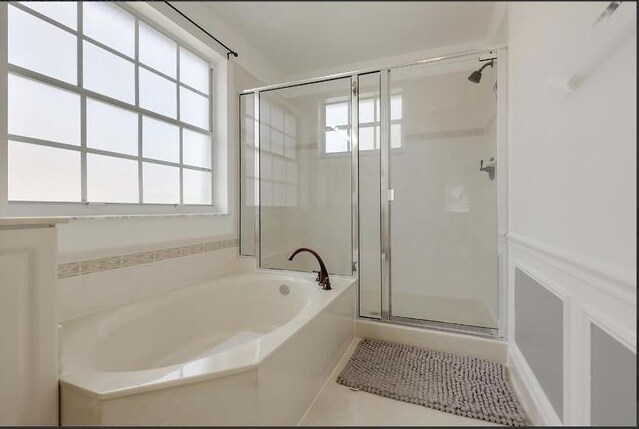MASTER BATHROOM - 2505 Glendale Dr