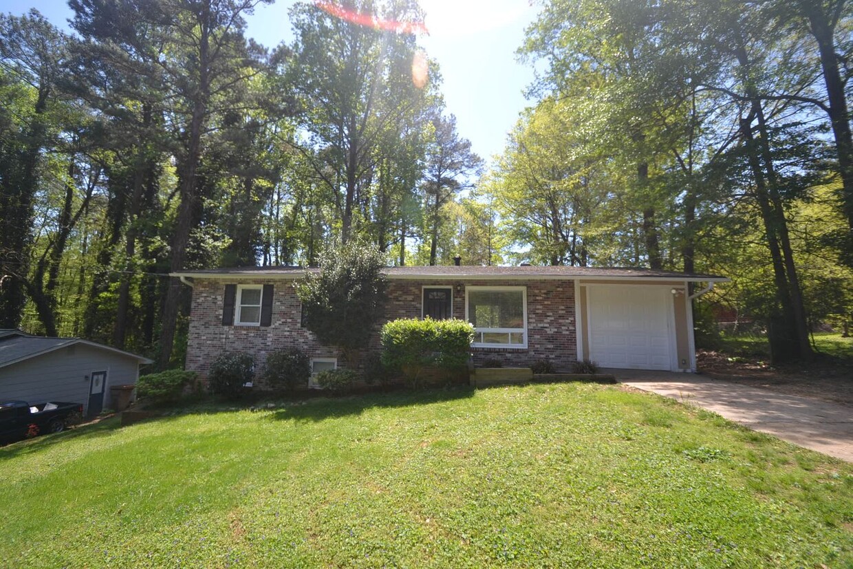 Primary Photo - 1627 Wildwood Rd