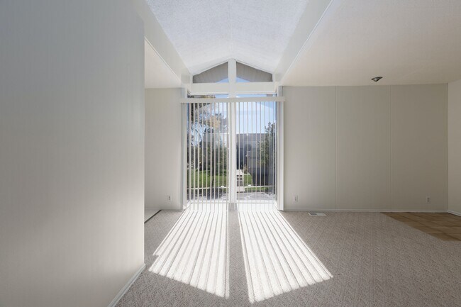 Foto del edificio - 1481 E Blaine Ave