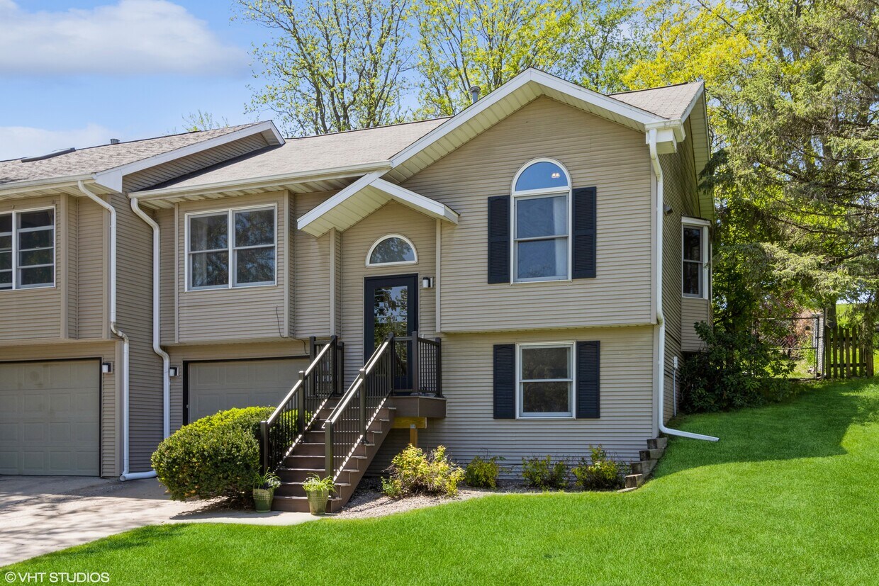 Primary Photo - 1101 Cambria Ct