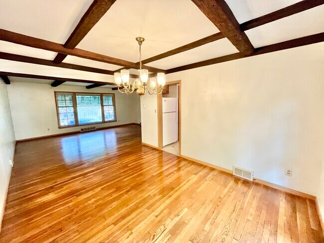 Foto del edificio - 2463 Derbyshire Rd